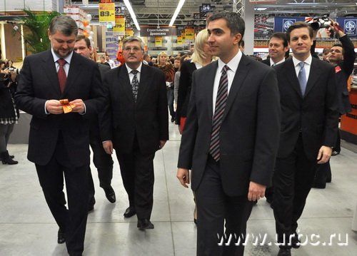 Без пяти минут главе Екатеринбурга Евгению Порунову не удалось выбить у OBI скидку на дорожную технику