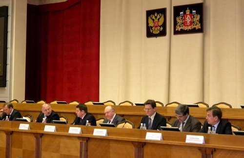 По мнению региональных властей, подобные совещания — хороший способ решить острые экономические проблемы По мнению региональных властей, подобные совещания — хороший способ решить острые экономические проблемы