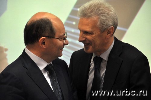 Похоже, больше всего сегодняшней встрече радовались бывшие коллеги по Правительству России Андрей Фурсенко и Александр Мишарин Похоже, больше всего сегодняшней встрече радовались бывшие коллеги по Правительству России Андрей Фурсенко и Александр Мишарин