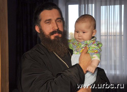 Отец Виталий со всей своей семьей переехал в Махнёво пять лет назад