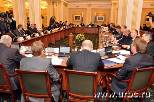 На встречу с всесильным федеральным министром промышленности свердловские власти позвали тех, кому сложнее всего, — оборонщиков и машиностроителей На встречу с всесильным федеральным министром промышленности свердловские власти позвали тех, кому сложнее всего, — оборонщиков и машиностроителей