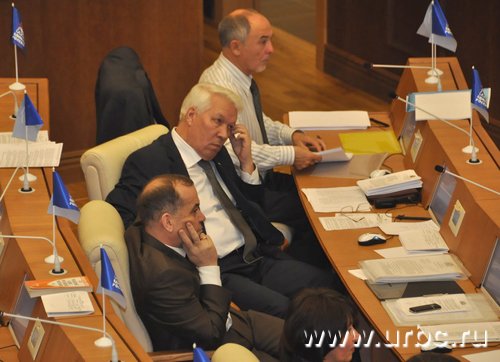 Во фракции «Единая Россия» традиционно царила флегматичная и сонная атмосфера Во фракции «Единая Россия» традиционно царила флегматичная и сонная атмосфера