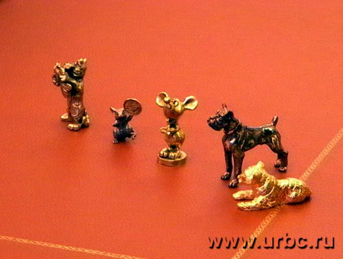 Фигурки животных из восточного календаря Аркадий Чернецкий перевез из кабинета горадминистрации в областное правительство