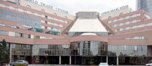 Старейший арендатор «Атриума» готов рассказать о нравах, царящих в отеле, много интересного Старейший арендатор «Атриума» готов рассказать о нравах, царящих в отеле, много интересного