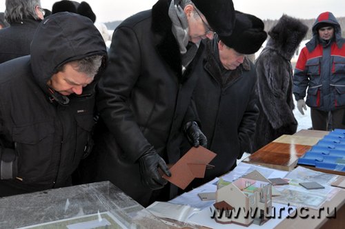 Природное любопытство все же заставило Александра Якоба изучить наглядную агитацию во всех подробностях