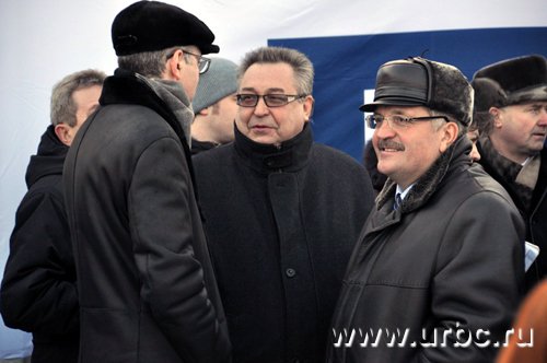 Приглашенные в качестве наблюдателей Александр Якоб, Владимир Терешков и Евгений Порунов предпочитали обсуждать погоду