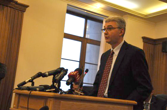 Александр Якоб пообещал депутатам сохранить лучшие традиции Аркадия Чернецкого, но не ссориться с областной администрацией Александр Якоб пообещал депутатам сохранить лучшие традиции Аркадия Чернецкого, но не ссориться с областной администрацией