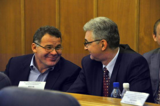 Владимир Тунгусов (слева) и Александр Якоб, кажется, довольны результатом конкурса на пост сити-менеджера Владимир Тунгусов (слева) и Александр Якоб, кажется, довольны результатом конкурса на пост сити-менеджера