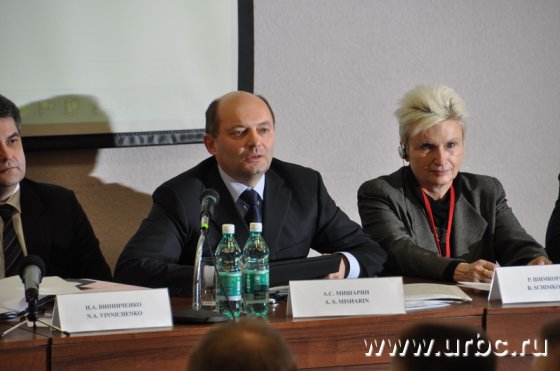 Александр Мишарин удивил генконсула Германии в Екатеринбурге Ренату Шимкорайт своими познаниями в технологиях Apple Александр Мишарин удивил генконсула Германии в Екатеринбурге Ренату Шимкорайт своими познаниями в технологиях Apple