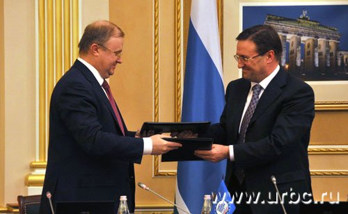 Вслед за Виктором Христенко помощь свердловским машиностроителям в привлечении инвестиций обещают и «Ростехнологии» Вслед за Виктором Христенко помощь свердловским машиностроителям в привлечении инвестиций обещают и «Ростехнологии»