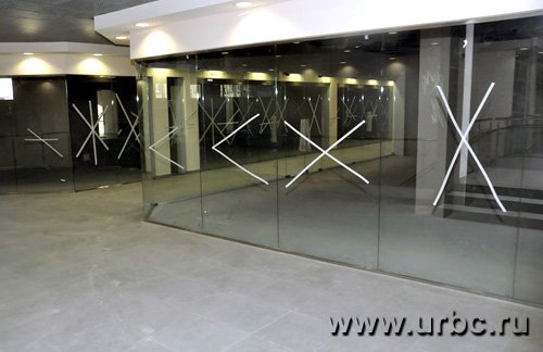 Большая часть площадок торгового центра, похоже, и после официального открытия будет иметь не очень праздничный вид Большая часть площадок торгового центра, похоже, и после официального открытия будет иметь не очень праздничный вид