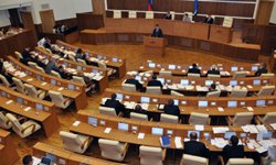 Свердловские депутаты начинают борьбу с коррупцией в себе