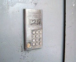 Домофонный рэкет: управляющие компании Екатеринбурга обвинили в вымогательстве