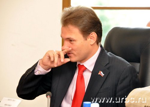 Депутат Максим Петлин подозревается в вымогательстве 3 млн. рублей с «Форум-групп» в обмен на прекращение пикетов