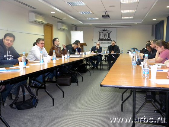 Для обсуждения вопросов общественного участия в принятии градостроительных решений за круглым столом собралось более 20 человек
