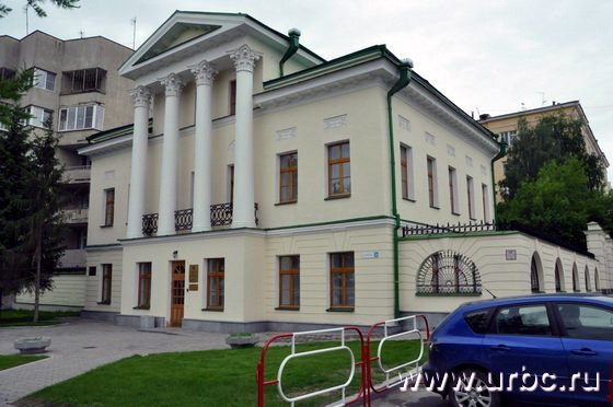 В приемной президента России в Екатеринбурге сегодня впервые за без малого полтора года работал свердловский губернатор