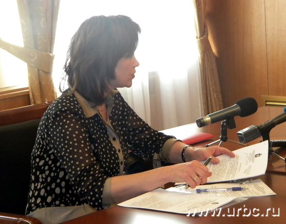 Диляре Медведской как обычно предстоит решать вопросы за своего шефа Аркадия Белявского