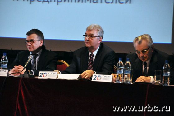 Александру Якобу припасли место между первым вице-президентом Союза Михаилом Черепановым (слева) и бывшим многолетним руководителем Союза Владимиром Семеновым