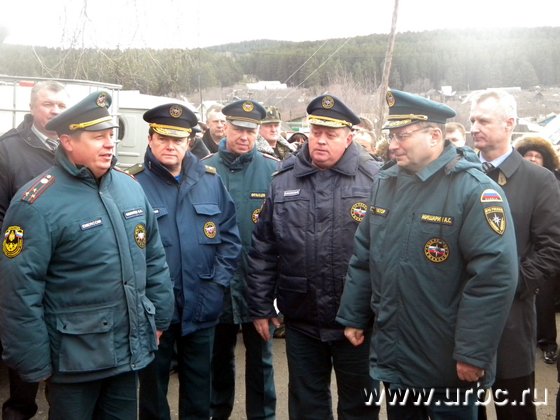 Как заправский спасатель, обладатель ведомственной медали МЧС, Александр Мишарин прибыл на учения в форме