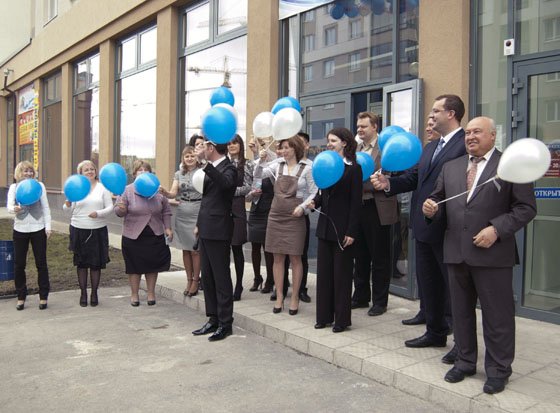 Торжество завершилось запуском в небо воздушных шаров фирменных цветов «ЕРЦ»