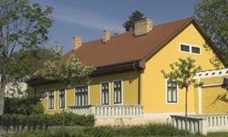 Загородная недвижимость с перебойным освещением. Фотография предоставлена сайтом morguefile.com