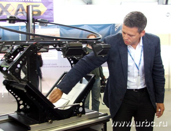 Председатель Инфраструктурного хаба Свердловской области Максим Годовых: При помощи этого устройства можно за одну неделю перевести всю библиотеку им. Белинского  в электронный вариант