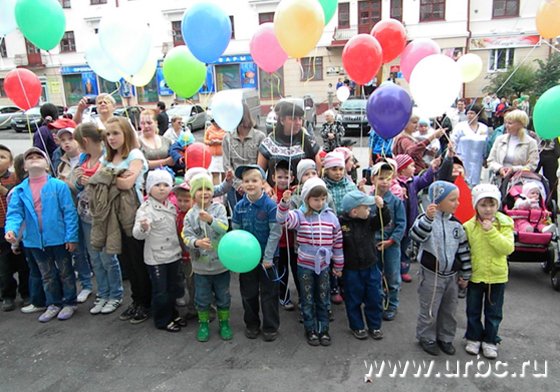 На открытие поликлиники пришли даже дети На открытие поликлиники пришли даже дети
