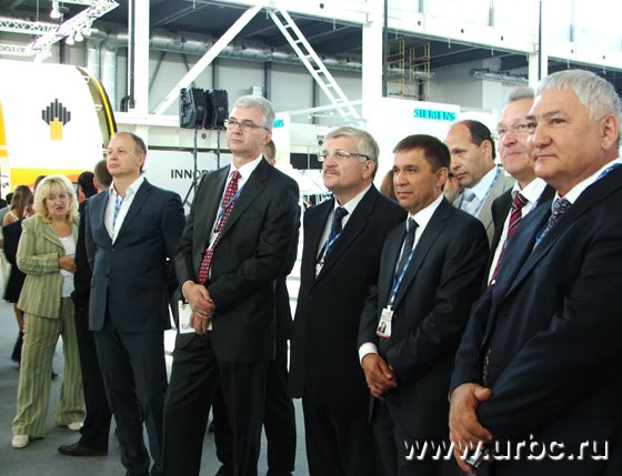 Делегация администрации Екатеринбурга  на стенде Группы Синара