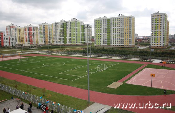 Современная спортивная площадка — юным екатеринбуржцам