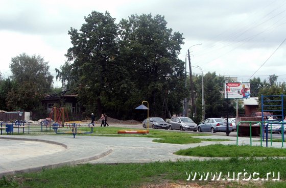 Можно начинать завидовать: по подсчетам жильцов дома, на этой площадке будет играть порядка 200 детей