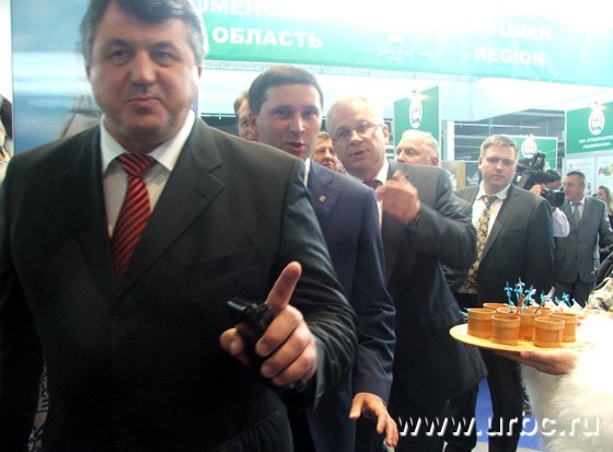 Чиновники намекают, что им еще целый день работать