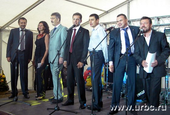 Если на сцене поют топ-менеджеры банка, значит это  банк «Нейва»