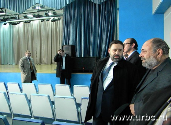 Актовый зал школы впечатлил гостей своими размерами и оснащением Актовый зал школы впечатлил гостей своими размерами и оснащением