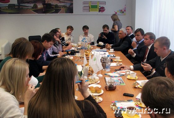 Беседа началась только после прибытия всех опоздавших журналистов