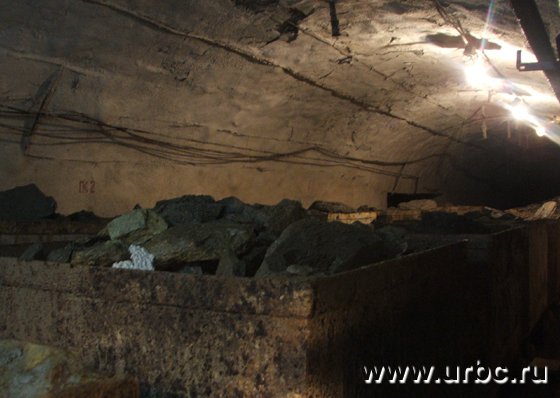 За смену рабочие должны поставить порядка 250 таких вагонеток с рудой