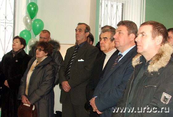 Власти уже заявили, что на предприятии есть 70 вакантных мест, зарплата на первое время — 17 тысяч рублей