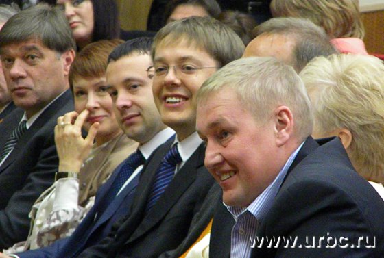 Впрочем, на вручении мандата Андрей Альшевских не выглядел расстроенным Впрочем, на вручении мандата Андрей Альшевских не выглядел расстроенным