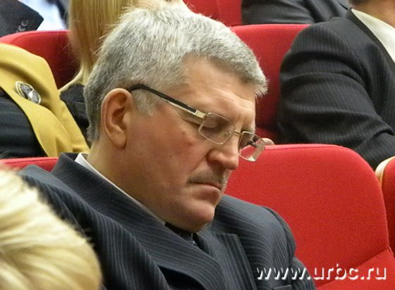 Проигравший на выборах в Кировском районе глава Екатеринбурга Евгений Порунов на чужом празднике жизни явно скучал Проигравший на выборах в Кировском районе глава Екатеринбурга Евгений Порунов на чужом празднике жизни явно скучал