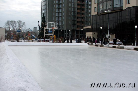 Специально обученные люди позаботятся о том, чтобы лед был всегда чистый и ровный