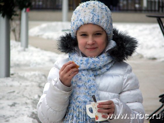 Для ребят накрыт свой отдельный стол