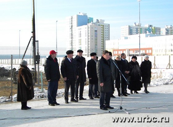 В церемонии участвовали как городские, так и областные власти