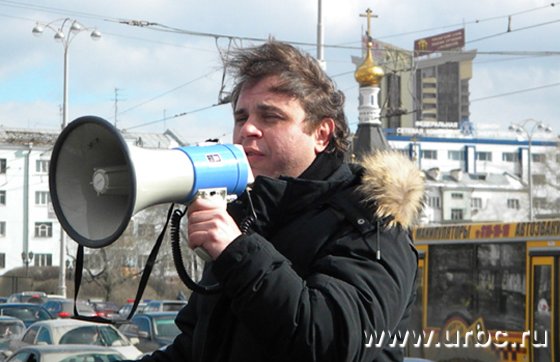 «Город устал от хлама!»: тысячи жителей Екатеринбурга вышли на митинг за реконструкцию «Пассажа»