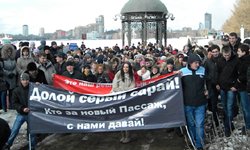 «Город устал от хлама!»: тысячи жителей Екатеринбурга вышли на митинг за реконструкцию «Пассажа»