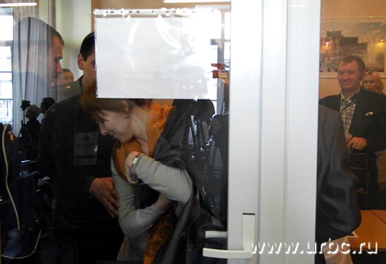 Опоздавшие прорывались с боем — вход в зал был уже закрыт