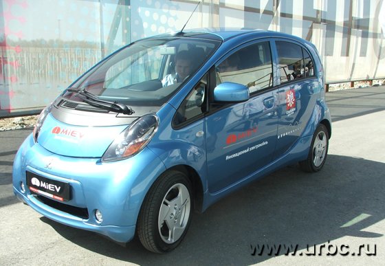 Электродвигатель работает практически бесшумно: в салоне его не слышно совсем, со стороны — только легкое гудение