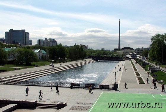 По проекту водная гладь на этом участке может быть закрыта сверху бетонными плитами и металлическими конструкциями По проекту водная гладь на этом участке может быть закрыта сверху бетонными плитами и металлическими конструкциями