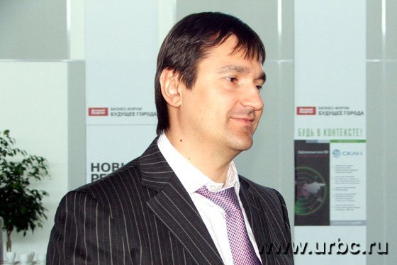 За кулисами форума мелькнул бывший глава уже несуществующего мингосимущества Виталий Недельский