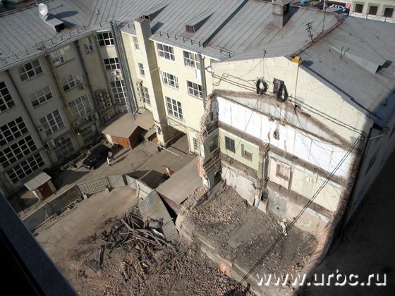 Глядя из окон 10-го этажа, невозможно представить, что на этом месте будет еще одно офисное здание Глядя из окон 10-го этажа, невозможно представить, что на этом месте будет еще одно офисное здание