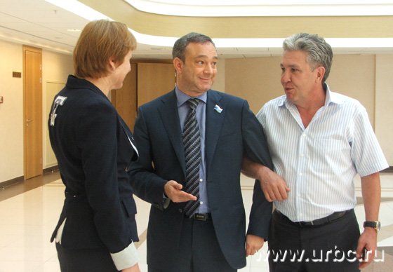 Поза в обнимку была сегодня особо распространена Поза в обнимку была сегодня особо распространена