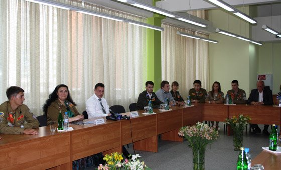 Со студентами беседовал полномочный представитель президента в УрФО Игорь Холманских Со студентами беседовал полномочный представитель президента в УрФО Игорь Холманских